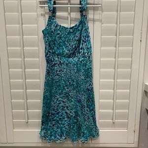 💞White House black market fit &flare multicolored